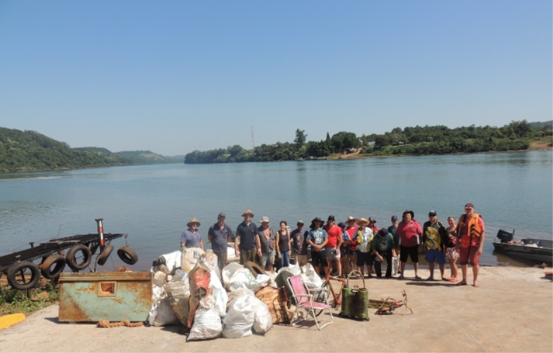 Mutirão de Coleta de Lixo nas Margens do Rio Uruguai recolheu aproximadamente duas toneladas de Lixo